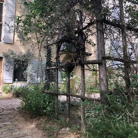 Chapelle En Soie 3* Taulignan