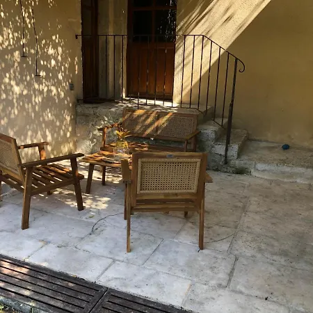 Chapelle En Soie Guest house